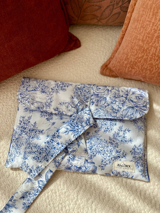 💙 Blue Garden – Pochette PC Portable Handmade