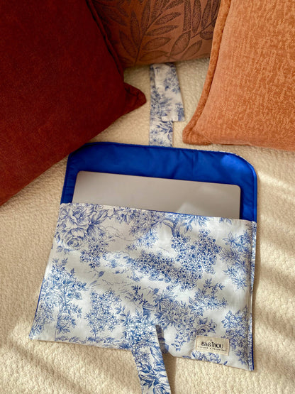 💙 Blue Garden – Pochette PC Portable Handmade