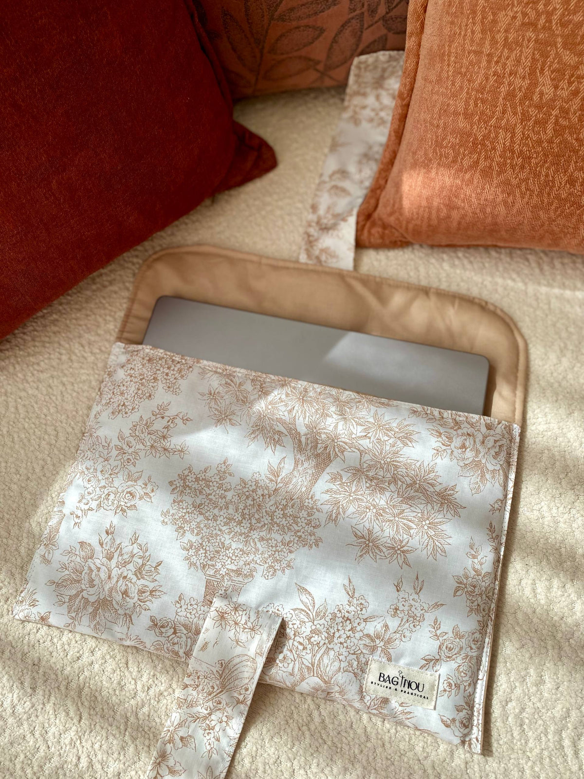 🤍 Beige Garden – Pochette PC Portable Handmade