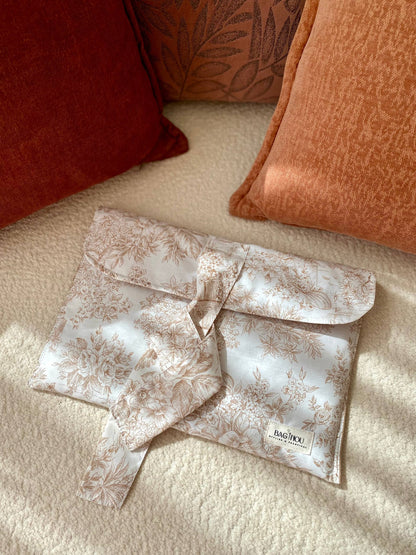 🤍 Beige Garden – Pochette PC Portable Handmade